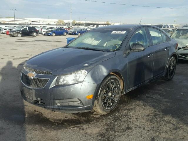 1G1PA5SH9D7156054 - 2013 CHEVROLET CRUZE GRAY photo 2