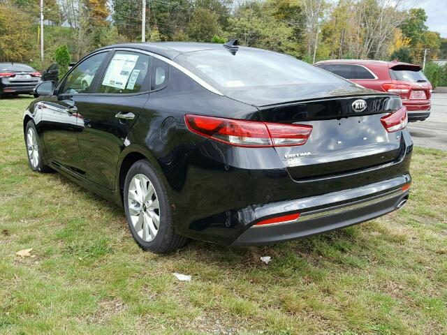 5XXGT4L34JG191098 - 2018 KIA OPTIMA BLACK photo 3