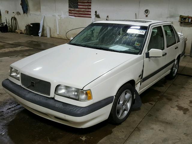 YV1LS5724T1303979 - 1996 VOLVO 850 WHITE photo 2