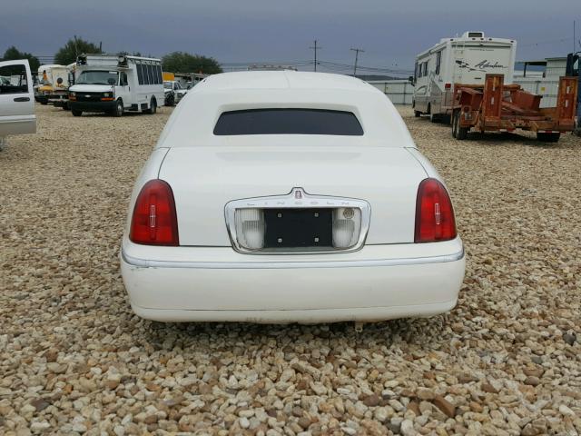 1L1FM81WXXY663634 - 1999 LINCOLN TOWN CAR WHITE photo 10