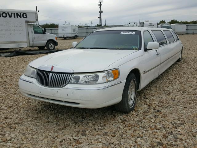 1L1FM81WXXY663634 - 1999 LINCOLN TOWN CAR WHITE photo 2