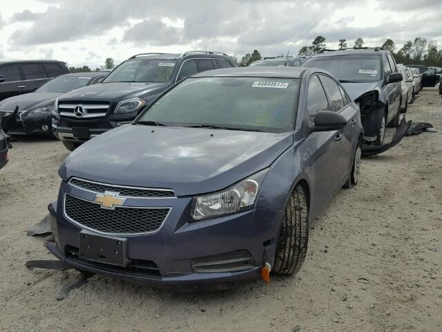 1G1PA5SH1D7162768 - 2013 CHEVROLET CRUZE BLUE photo 2