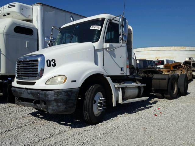 1FUJF0CVX5LU56693 - 2005 FREIGHTLINER COLUMBIA 1 WHITE photo 2