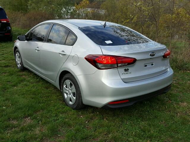 3KPFL4A77HE122779 - 2017 KIA FORTE SILVER photo 3