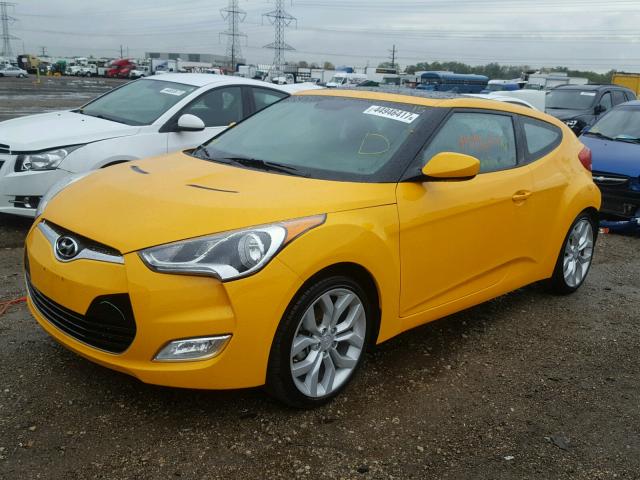 KMHTC6AD8DU154636 - 2013 HYUNDAI VELOSTER B YELLOW photo 2