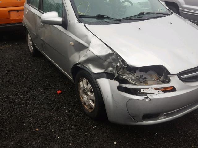 KL1TD62695B411244 - 2005 CHEVROLET AVEO BASE Srebrny zdjęcie 9
