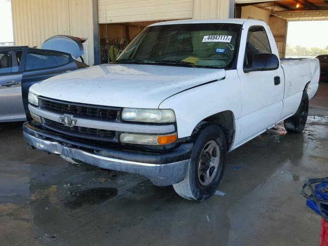 1GCEC14X32Z256013 - 2002 CHEVROLET SILVERADO WHITE photo 2