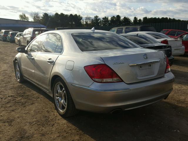 JH4KB16596C001939 - 2006 ACURA RL SILVER photo 3