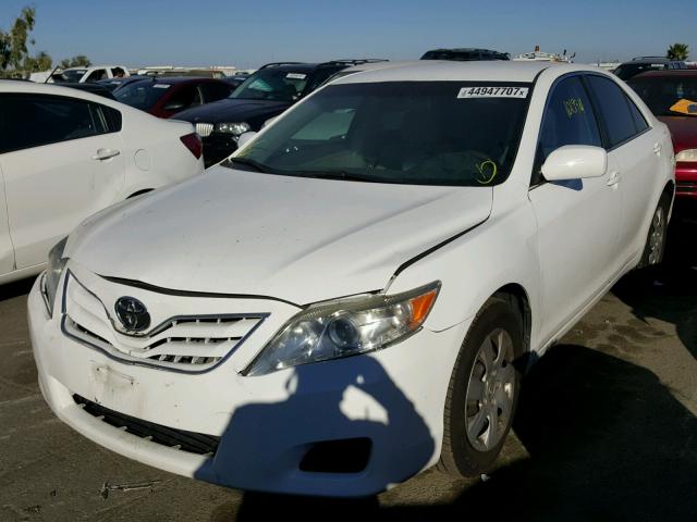 4T1BF3EK3BU774737 - 2011 TOYOTA CAMRY WHITE photo 2