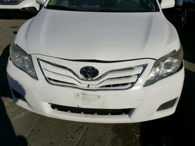 4T1BF3EK3BU774737 - 2011 TOYOTA CAMRY WHITE photo 9