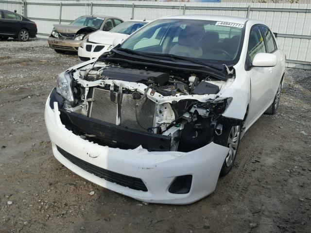 5YFBU4EE7DP163054 - 2013 TOYOTA COROLLA WHITE photo 2