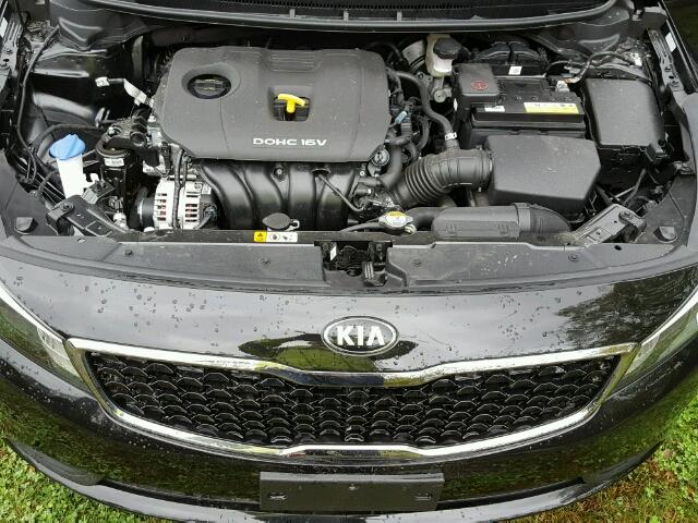 3KPFK4A79HE093384 - 2017 KIA FORTE BLACK photo 7