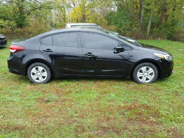 3KPFK4A79HE093384 - 2017 KIA FORTE BLACK photo 9