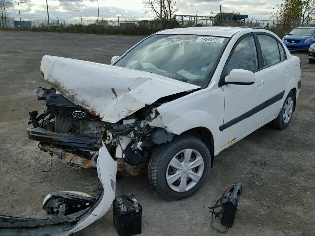 KNADE123666120629 - 2006 KIA RIO WHITE photo 2