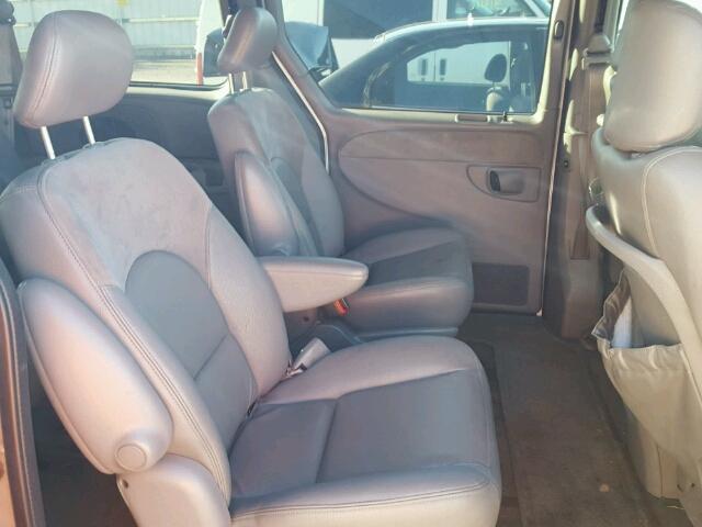 2C8GP64L94R514974 - 2004 CHRYSLER TOWN & COU SILVER photo 6