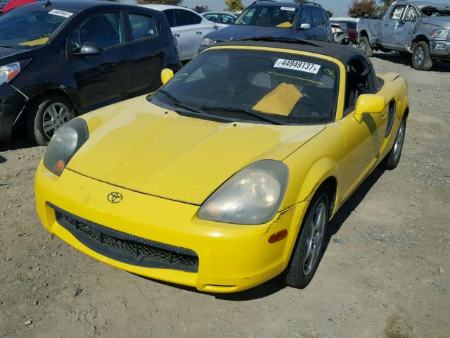 JTDFR320420052636 - 2002 TOYOTA MR2 SPYDER YELLOW photo 2