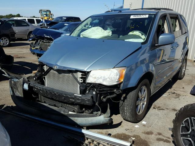 2A8HR54P28R702120 - 2008 CHRYSLER TOWN & COU BLUE photo 2