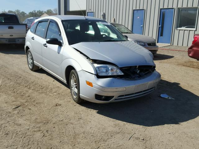 3FAFP37N85R115502 - 2005 FORD FOCUS ZX5 SILVER photo 1