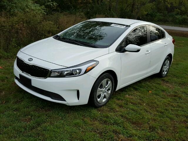 3KPFK4A73HE077696 - 2017 KIA FORTE Blanco foto 2