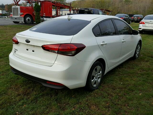 3KPFK4A73HE077696 - 2017 KIA FORTE WHITE photo 4