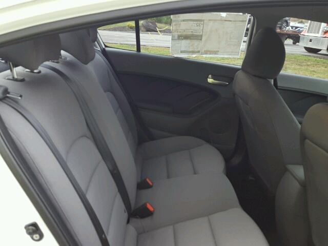 3KPFK4A73HE077696 - 2017 KIA FORTE Blanco foto 6