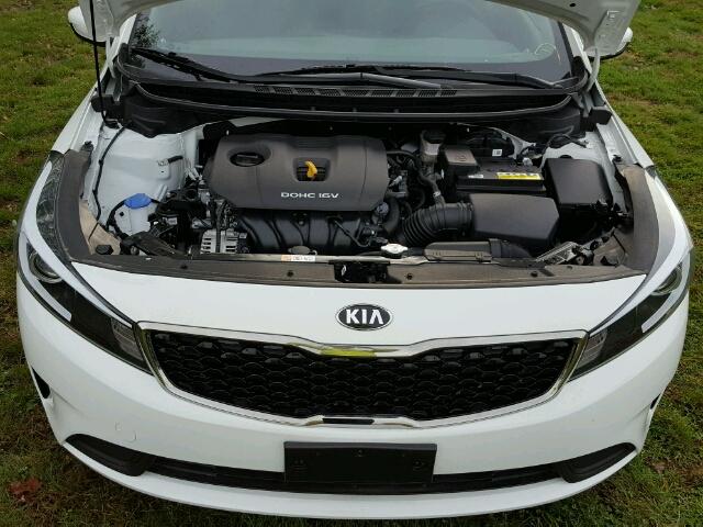3KPFK4A73HE077696 - 2017 KIA FORTE Blanco foto 7