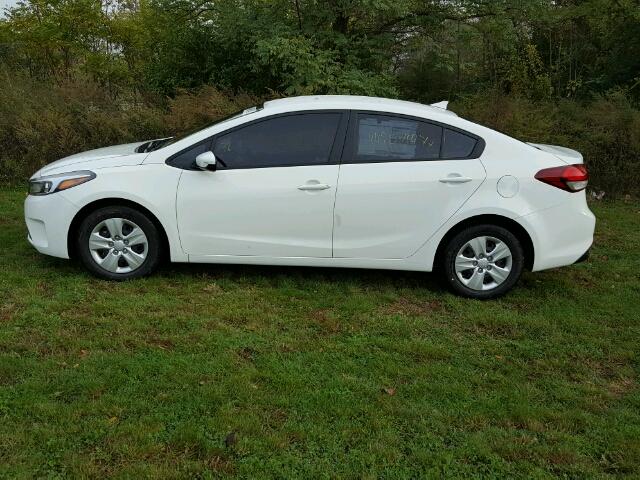 3KPFK4A73HE077696 - 2017 KIA FORTE Blanco foto 9