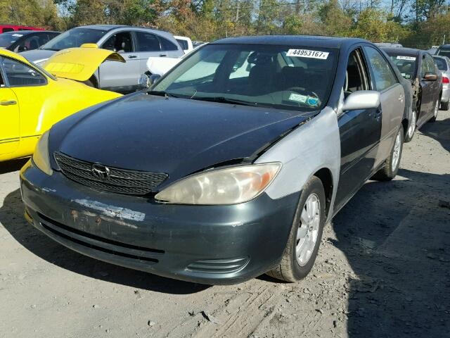 4T1BE30K82U530608 - 2002 TOYOTA CAMRY LE GREEN photo 2