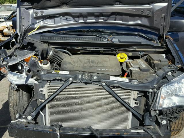 2C4RC1BG3FR588330 - 2015 CHRYSLER TOWN & COU GRAY photo 7