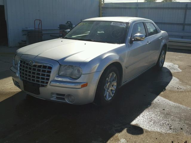 2C3JA63H85H114809 - 2005 CHRYSLER 300C GRAY photo 2