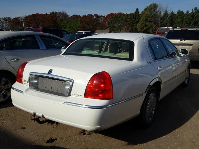 2LNHM82V89X618871 - 2009 LINCOLN TOWN CAR WHITE photo 4