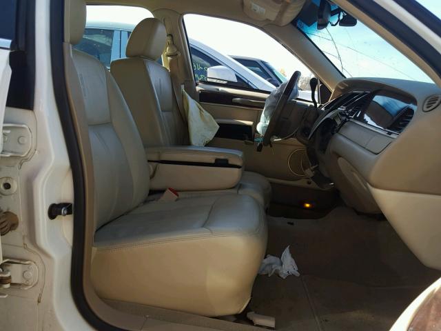 2LNHM82V89X618871 - 2009 LINCOLN TOWN CAR WHITE photo 5