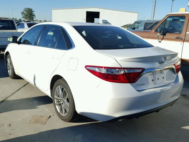 4T1BF1FK7HU379925 - 2017 TOYOTA CAMRY LE WHITE photo 3