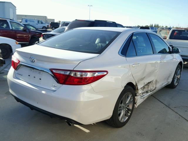 4T1BF1FK7HU379925 - 2017 TOYOTA CAMRY LE თეთრი ფოტო 4