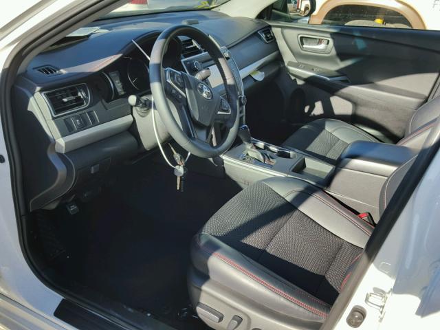 4T1BF1FK7HU379925 - 2017 TOYOTA CAMRY LE თეთრი ფოტო 5
