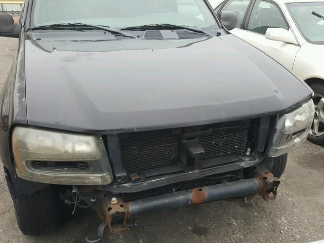 1GNDT13SX42260709 - 2004 CHEVROLET TRAILBLAZE BLACK photo 9