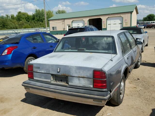 1G3HN54C4K1818821 - 1989 OLDSMOBILE DELTA 88 R GRAY photo 4