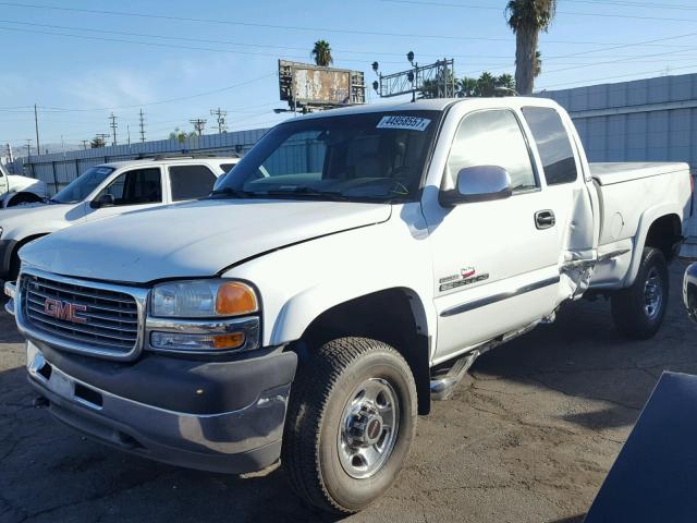 1GTHC291X1E345011 - 2001 GMC SIERRA C25 WHITE photo 2