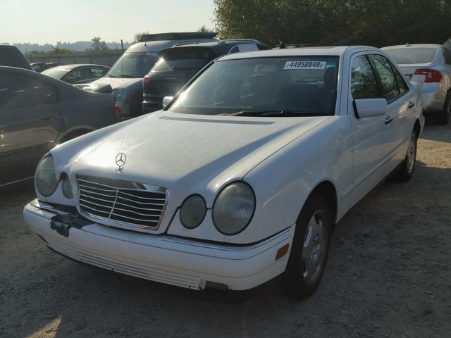 WDBJF70H6XA723520 - 1999 MERCEDES-BENZ E 430 WHITE photo 2