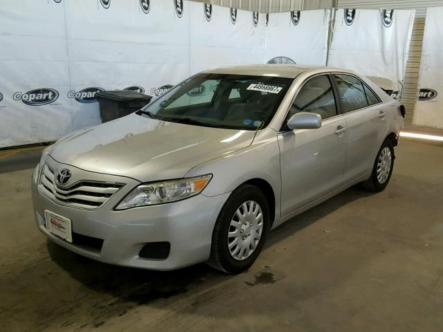 4T1BF3EK1BU734026 - 2011 TOYOTA CAMRY SILVER photo 2