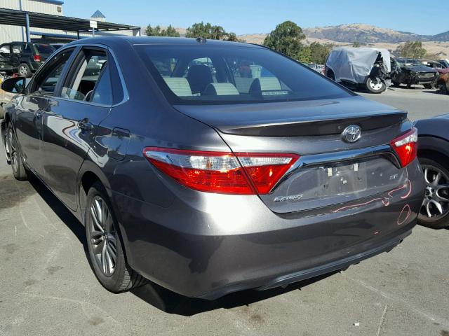 4T1BF1FK0GU500471 - 2016 TOYOTA CAMRY LE GRAY photo 3