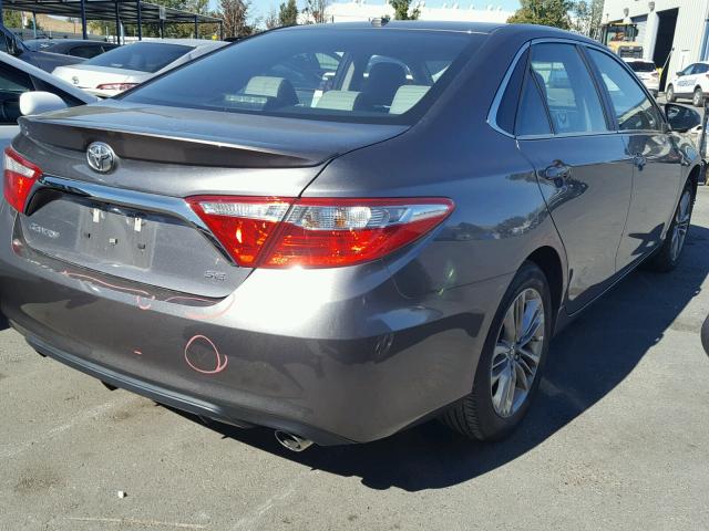 4T1BF1FK0GU500471 - 2016 TOYOTA CAMRY LE GRAY photo 4