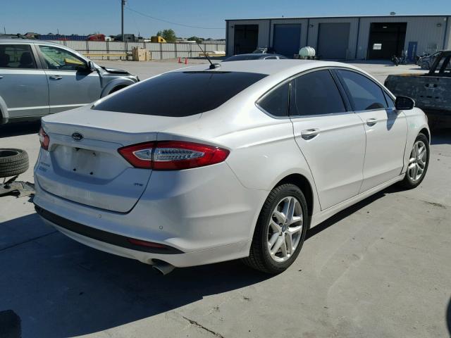 1FA6P0H79F5127158 - 2015 FORD FUSION SE WHITE photo 4