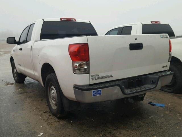 5TFBV541X8X068769 - 2008 TOYOTA TUNDRA DOU WHITE photo 3