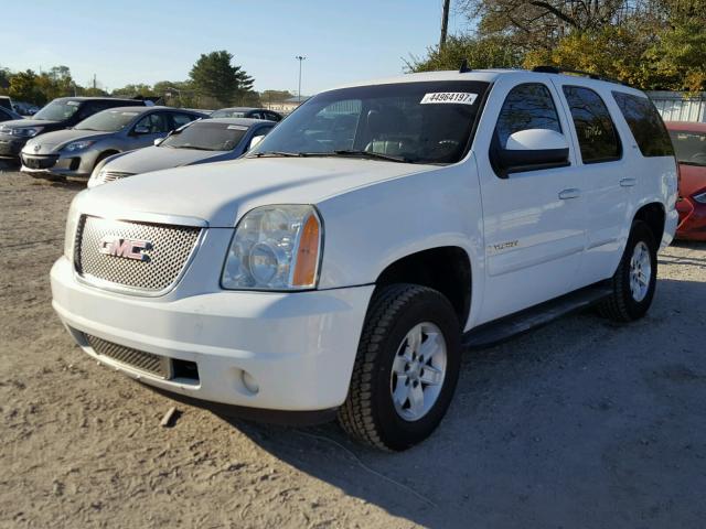 1GKFK130X7R244903 - 2007 GMC YUKON WHITE photo 2