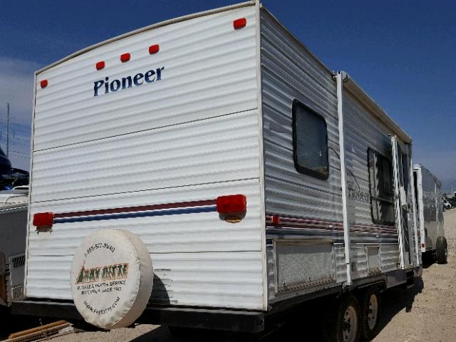 1EB1T182752485576 - 2005 FLEETWOOD PIONEER  WHITE photo 4