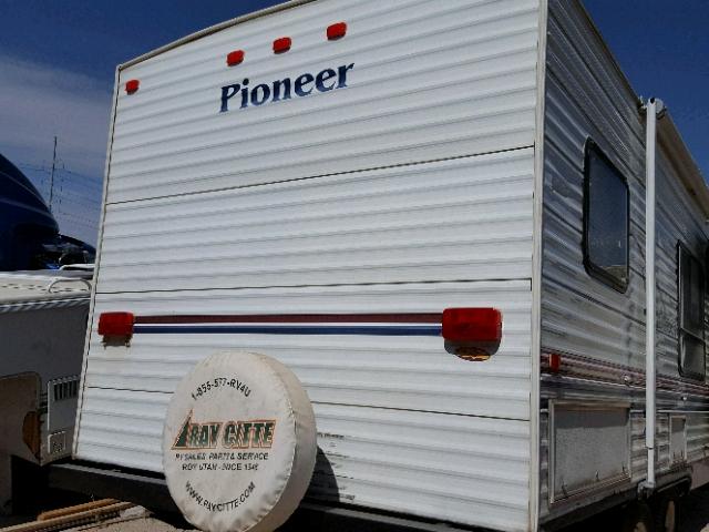 1EB1T182752485576 - 2005 FLEETWOOD PIONEER  WHITE photo 8