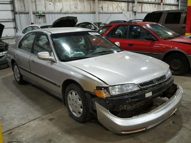 1HGCD563XVA057163 - 1997 HONDA ACCORD LX SILVER photo 1