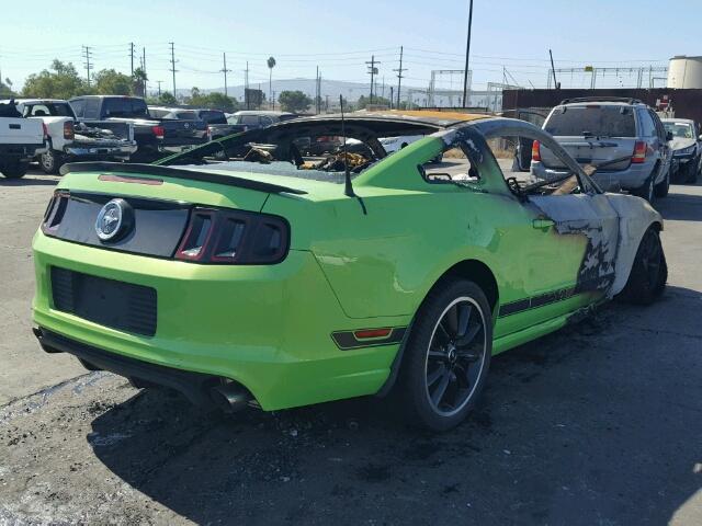 1ZVBP8CU0D5242388 - 2013 FORD MUSTANG BO GREEN photo 4