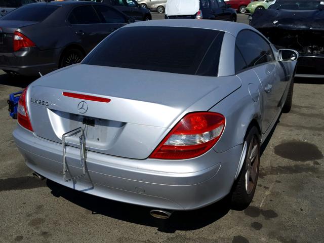 WDBWK54F56F110319 - 2006 MERCEDES-BENZ SLK 280 SILVER photo 4